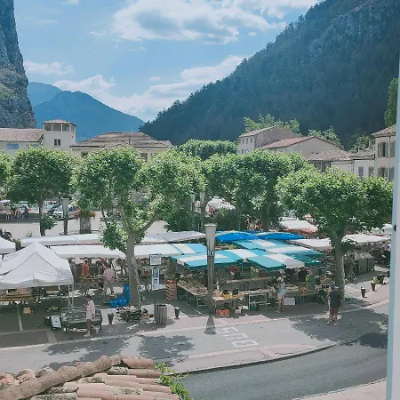 Отель Du Levant Кастеллан