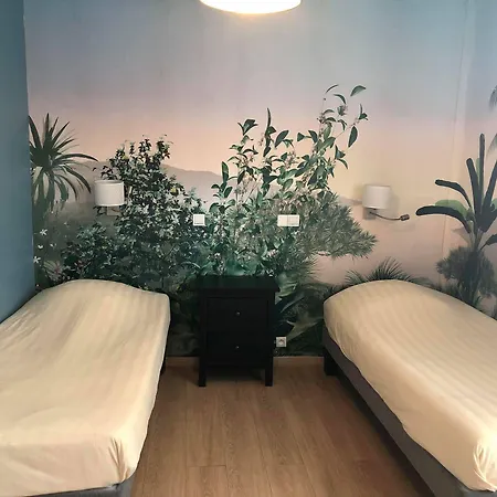 Отель Du Levant 2*