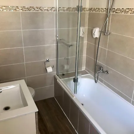 Отель Du Levant Кастеллан