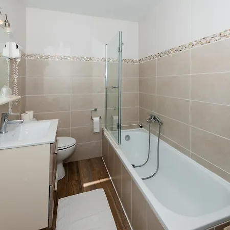 Отель Du Levant