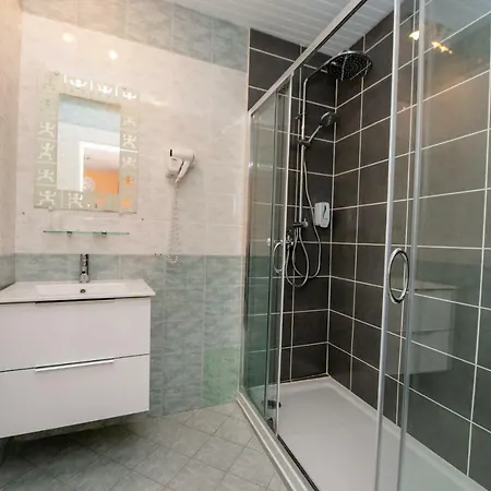 Отель Du Levant 2*